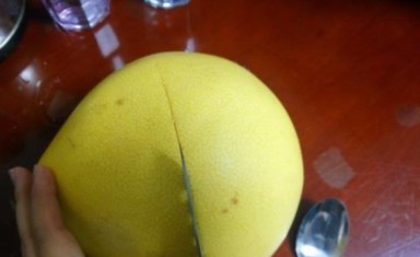 抖音秋天的第一个柚子怎么剥出心形